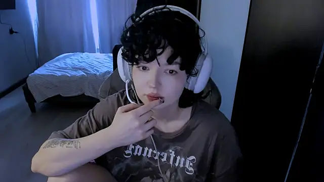 Snapshot of MiraiiTae chatting on January 3, 2025, 8:43 am MiraiiTae online show from January 3, 2025, 8:43 am