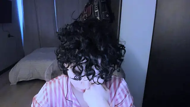 Snapshot of MiraiiTae chatting on January 11, 2025, 10:40 am MiraiiTae online show from January 11, 2025, 10:40 am