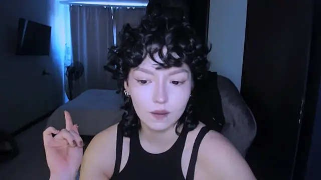 Snapshot of MiraiiTae chatting on March 8, 2025, 11:05 am MiraiiTae online show from March 8, 2025, 11:05 am