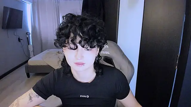 Snapshot of MiraiiTae chatting on September 24, 2025, 10:18 am MiraiiTae online show from September 24, 2025, 10:18 am