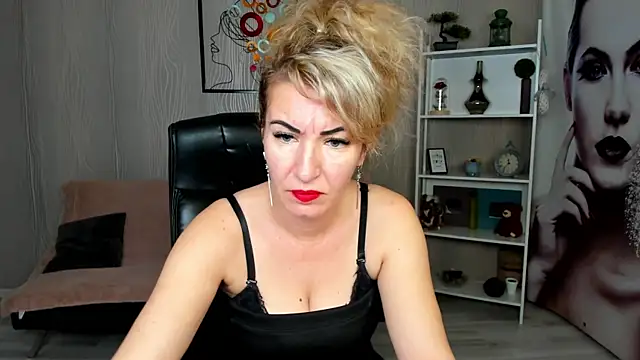 Snapshot of Cassandra_Hotty chatting on January 10, 2025, 9:55 am Cassandra Hotty online show from January 10, 2025, 9:55 am