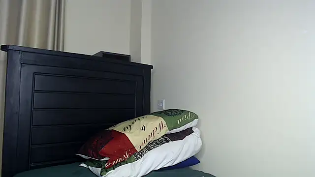 NIKKIE LOVE online show from December 21, 2025, 4:41 am