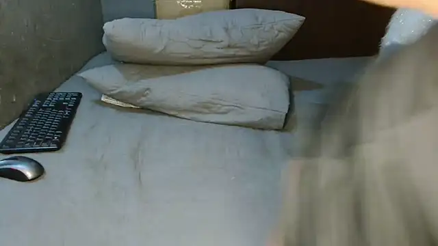 CURVEYDOLLXX online show from December 28, 2024, 2:10 pm