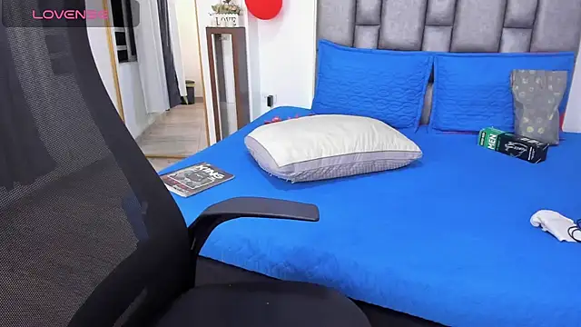 Snapshot of michacosio chatting on February 25, 2026, 2:43 am michacosio online show from February 25, 2026, 2:43 am