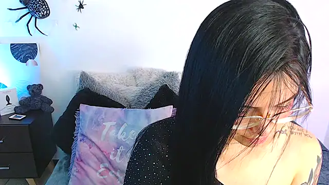 Isa Maiden1 online show from October 26, 2025, 2:56 pm