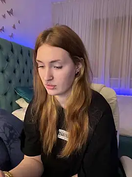  Chlo  e online show from October 10, 2025, 9:14 pm