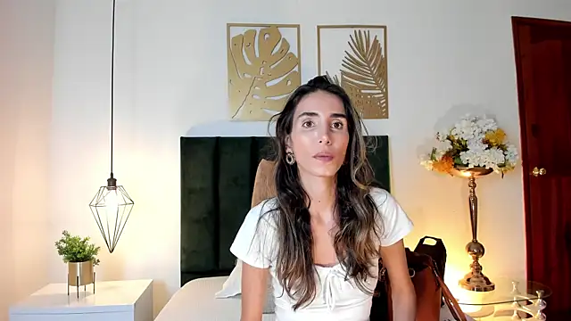 Nina Cavaali online show from December 10, 2024, 6:06 pm