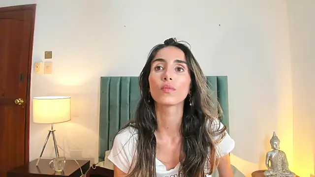 Nina Cavaali online show from December 11, 2024, 6:20 pm