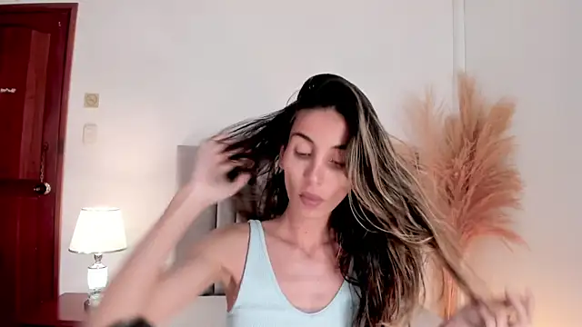 Nina Cavaali online show from December 12, 2024, 6:21 pm