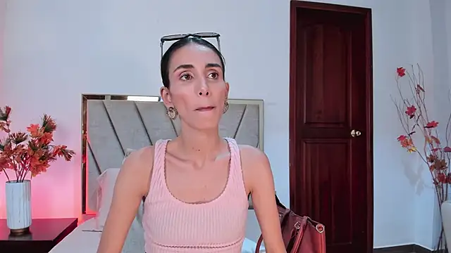 Nina Cavaali online show from January 8, 2025, 6:09 pm