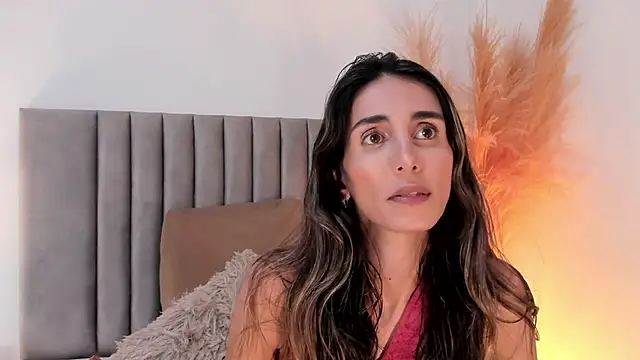 Nina Cavaali online show from February 4, 2025, 6:06 pm