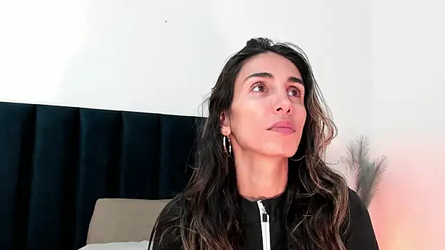 Nina Cavaali online show from February 9, 2025, 2:18 pm