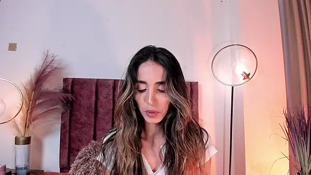 Nina Cavaali online show from February 17, 2025, 6:04 pm