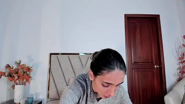 Nina Cavaali online show from March 9, 2025, 2:10 pm