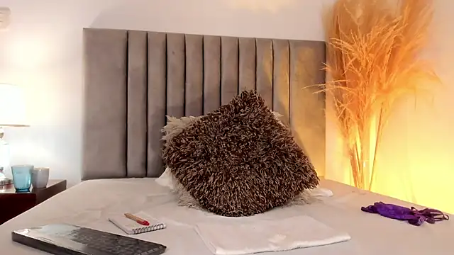 Nina Cavaali online show from March 15, 2025, 7:48 pm