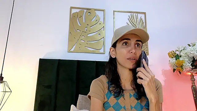 Nina Cavaali online show from September 28, 2025, 2:22 pm