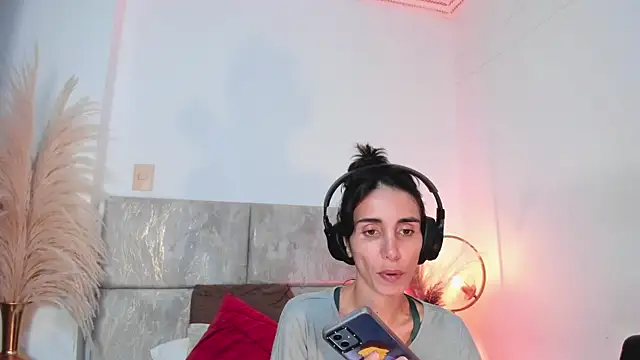 Nina Cavaali online show from October 2, 2025, 6:26 pm