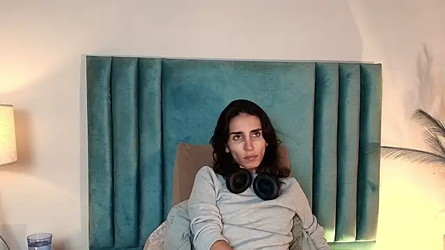 Nina Cavaali online show from October 12, 2025, 4:28 pm