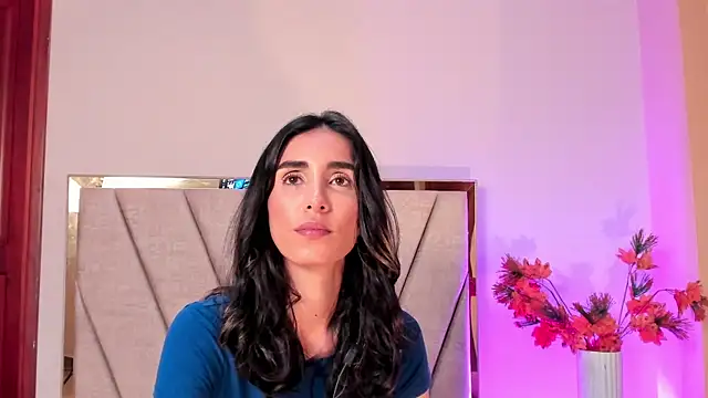 Nina Cavaali online show from November 3, 2025, 6:09 pm