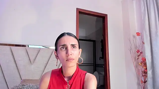 Nina Cavaali online show from November 10, 2025, 5:56 pm