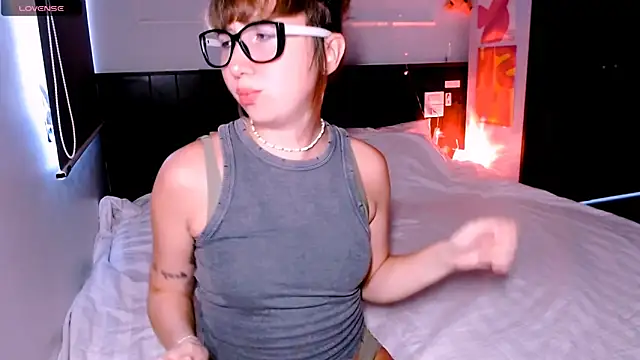 Cosmo Riri online show from September 29, 2025, 4:28 am