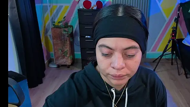 Cuttiealice online show from October 3, 2025, 12:02 pm