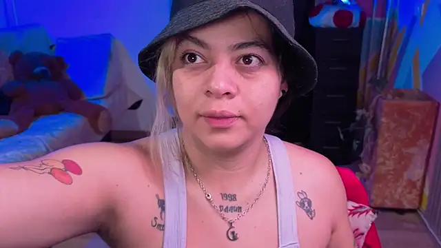 Cuttiealice online show from November 3, 2025, 11:44 am