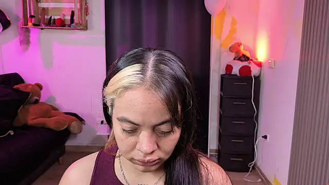 Cuttiealice online show from November 22, 2025, 2:05 pm