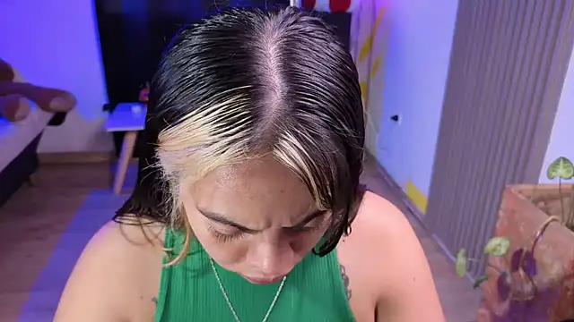 Cuttiealice online show from December 1, 2025, 4:01 pm