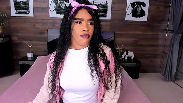 Briana Wells  online show from July 3, 2026, 12:33 pm