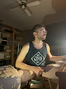 MaxSpadeErotica online show from June 17, 2026, 4:37 am
