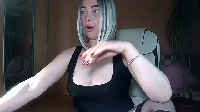 Snapshot of Roxolana_Drim chatting on June 17, 2026, 9:56 am Roxolana Drim online show from June 17, 2026, 9:56 am