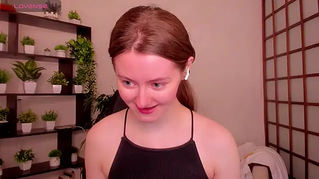 KateCuddle online show from May 4, 2026, 2:07 am