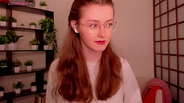 KateCuddle online show from May 18, 2026, 2:40 am