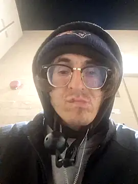 Snapshot of shaved chatting on November 25, 2025, 6:13 am shaved online show from November 25, 2025, 6:13 am