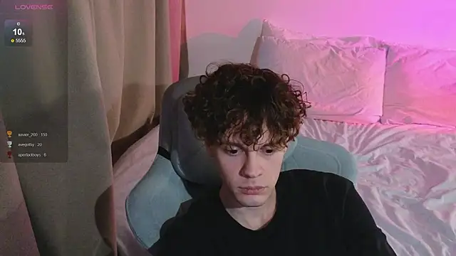 cute thomas online show from March 24, 2026, 9:53 pm