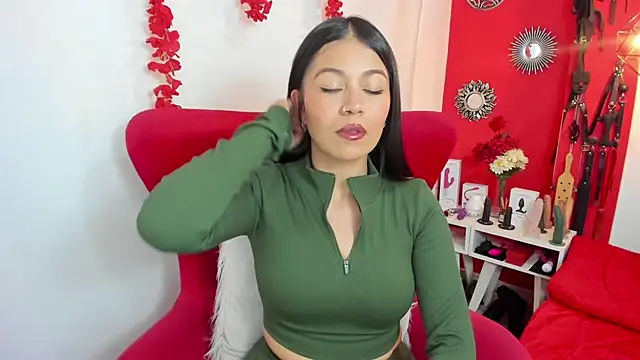 julieta evans  online show from February 25, 2025, 7:36 pm