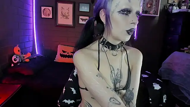 Snapshot of insania_9999_ chatting on October 9, 2025, 5:00 pm insania 9999 online show from October 9, 2025, 5:00 pm