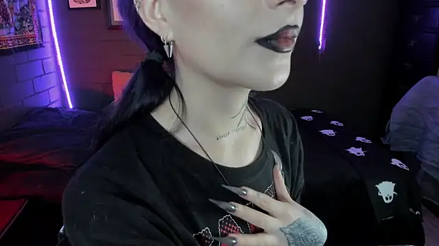 Snapshot of insania_9999_ chatting on October 21, 2025, 5:35 pm insania 9999 online show from October 21, 2025, 5:35 pm