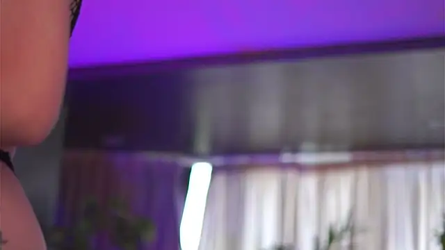 HotSkinnyX online show from September 15, 2025, 5:40 am