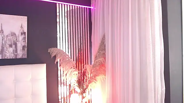 LiaVillalobos online show from March 19, 2026, 1:26 pm