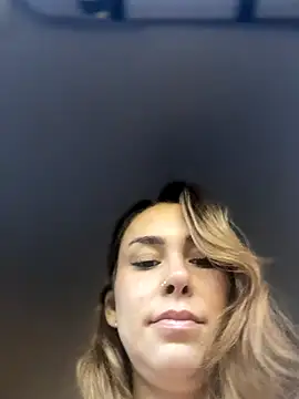 Snapshot of LeaGambit__ chatting on October 28, 2025, 3:36 pm LeaGambit online show from October 28, 2025, 3:36 pm