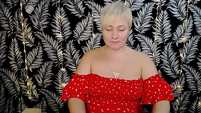 Snapshot of Olivia_playful chatting on January 3, 2025, 3:33 pm Olivia playful online show from January 3, 2025, 3:33 pm