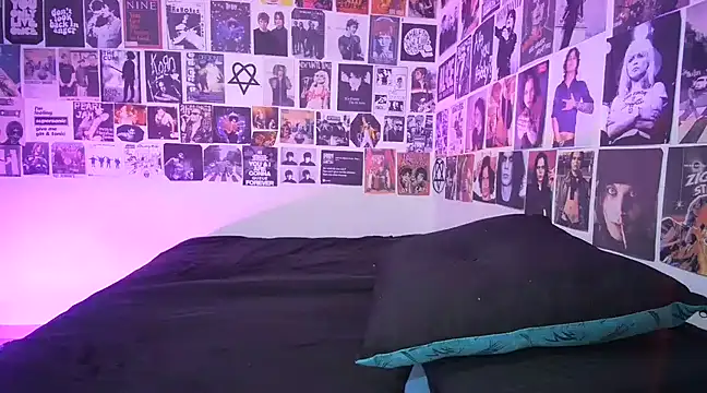 Snapshot of BonnieStardust chatting on March 9, 2025, 2:10 pm BonnieStardust online show from March 9, 2025, 2:10 pm