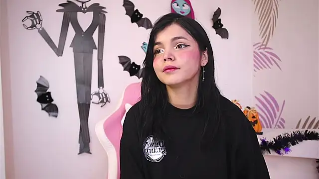 Snapshot of dianebleu chatting on October 18, 2025, 1:34 pm dianebleu online show from October 18, 2025, 1:34 pm