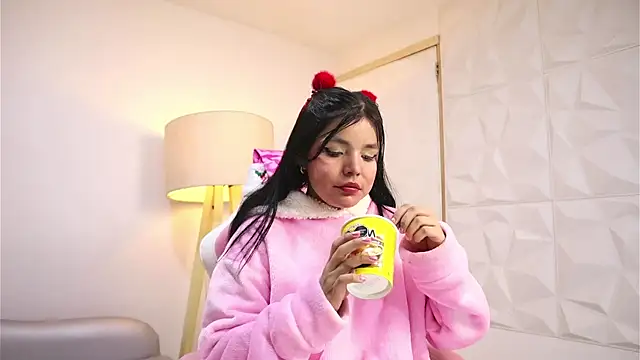 dianebleu online show from November 26, 2025, 4:35 am