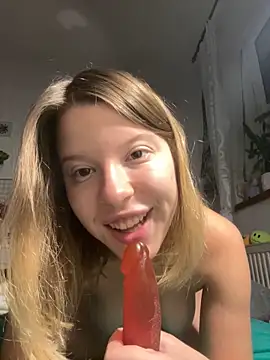 kimczii online show from October 28, 2025, 7:23 am