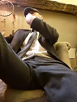 eddouxxx78 online show from April 5, 2026, 4:04 pm