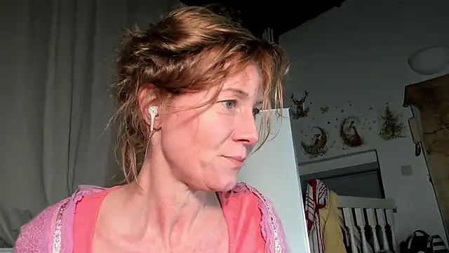 Lola Belgium online show from February 6, 2025, 5:30 pm