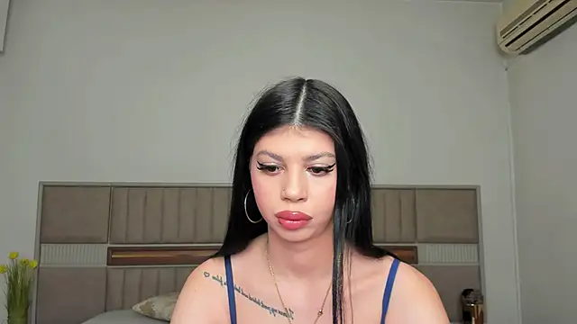 Snapshot of Sierra_Halle chatting on January 8, 2026, 8:44 pm Sierra Halle online show from January 8, 2026, 8:44 pm